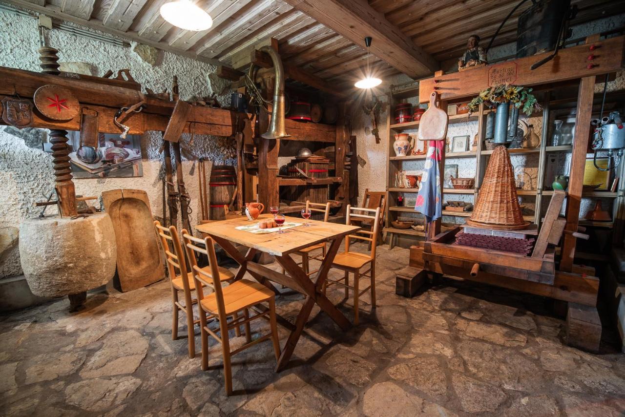 Authentic Countryside Villa With Hot Tub Veliki Kamen Экстерьер фото