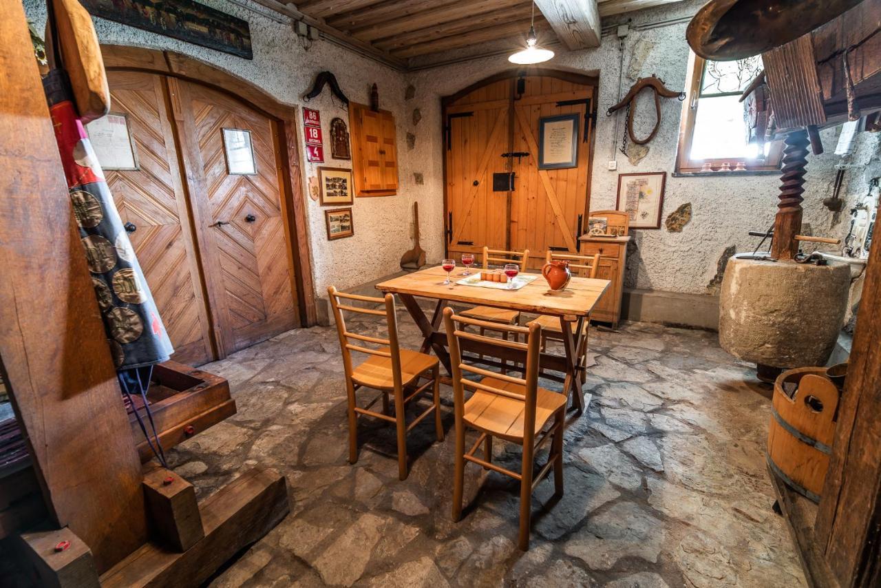 Authentic Countryside Villa With Hot Tub Veliki Kamen Номер фото