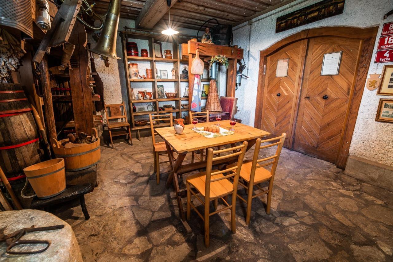 Authentic Countryside Villa With Hot Tub Veliki Kamen Номер фото